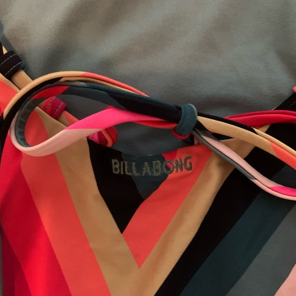 Billabong bathing suit - never worn! Size 1 - Picture 2 of 4
